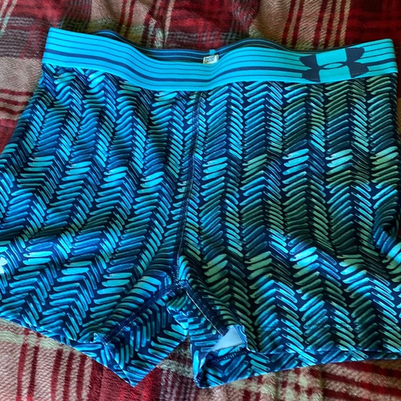 UA, size M - Picture 1 of 4